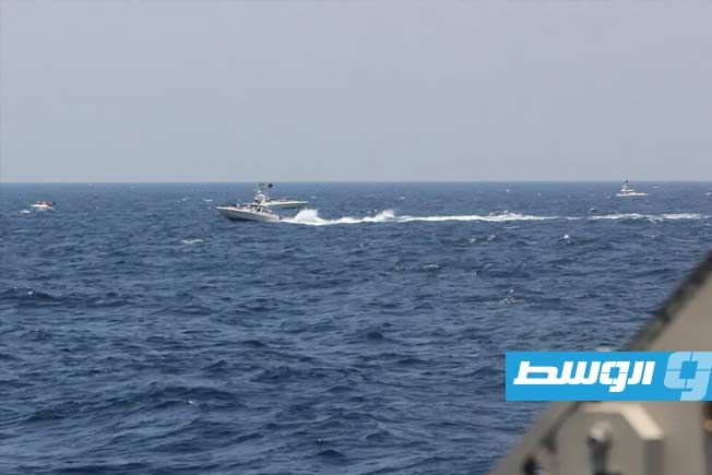 إيران تحتجز سفينتين حاولتا عبور مضيق هرمز