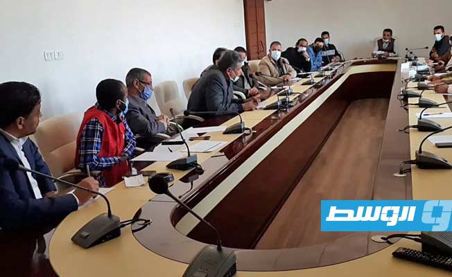 بلدية بني وليد تبحث مع منظمات مدنية معالجة قضايا النازحين والمهاجرين