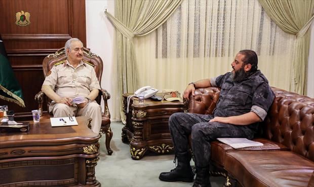 القيادة العامة تعلن القبض على 5 «إرهابيين» أسقطوا طائرة مروحية فوق الهلال النفطي