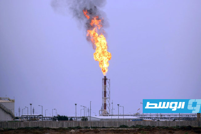 العراق تدعو شركات أميركية لتقديم عروض لإدارة حقل نفط تشغله «لوك أويل» الروسية
