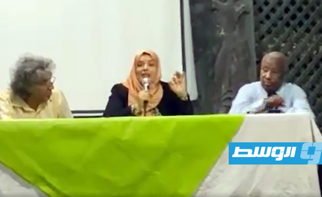 الشاعرة فريال الدالي تلقي قصائدها على منبر أتيليه القاهرة