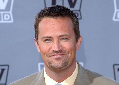 سيل من رسائل التعزية بوفاة ماثيو بيري عبر مواقع التواصل