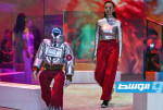 منصات سيول تشهد أول عرض أزياء مشترك بين البشر والروبوتات