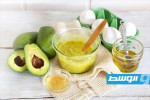 البيض والأفوكادو لفرد الشعر المجعد