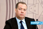 الرئيس الروسي السابق ميدفيديف يلقي التحية على نعش خامنئي