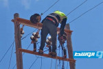 تركيب أسلاك كهربائية بديلة عن المسروقة في سيدي خليفة ببنغازي