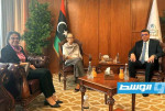 خوري تبحث مع شكشك تقريري قطاعي الأدوية والنفط