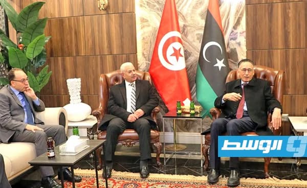 وفد تونسي برئاسة وزير التجارة وتنمية الصادرات يصل طرابلس