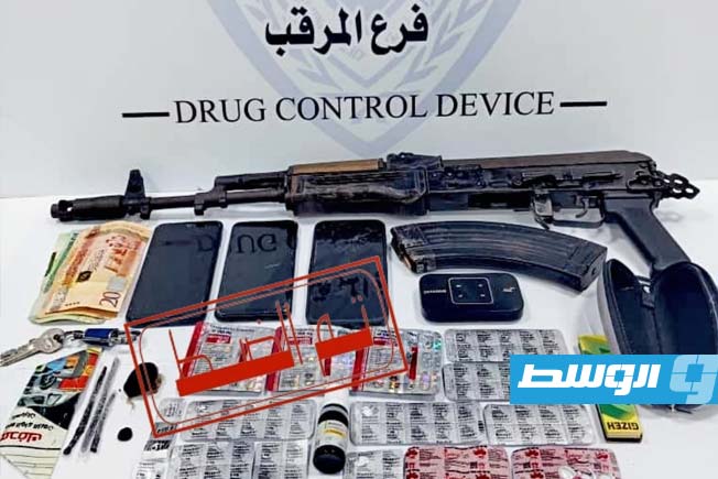ضبط شخصين بحوزتهما مخدرات وسلاح ناري في زليتن