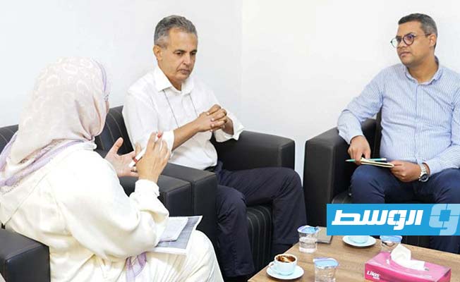 «الحكم المحلي» تطلع الأمم المتحدة على خطة إدارة النفايات البلاستيكية في 3 بلديات