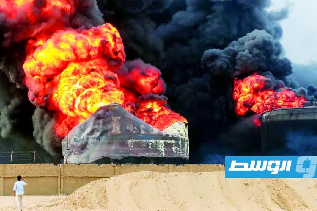 مسؤول حوثي يؤكد استهداف ميناء الحديدة بغارات إسرائيلية