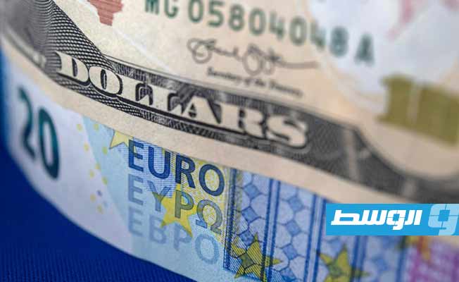 اليورو يتخطى عتبة التكافؤ مع الدولار مدفوعا بمخاوف حول الاقتصاد الأميركي