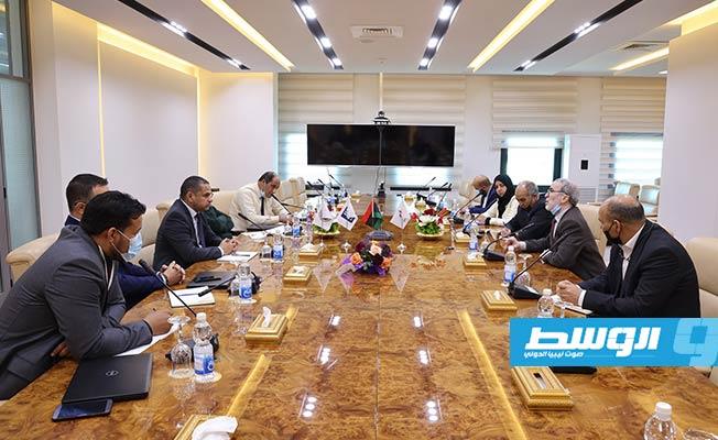 مؤسستا النفط والاستثمار تناقشان تطوير وتوطيد التعاون المشترك