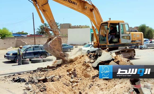 صيانة أحد قواطع الطريق الساحلي الغربي بعد انهيار أرضي