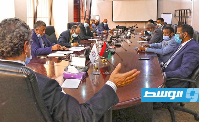 وزير النفط يبحث مع عمداء بلديات الجنوب المختنقات اليومية للمواطنين وسبل حلها