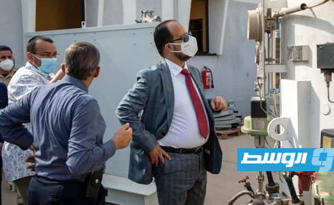 الزناتي يتفقد مركز العزل ومصنع الأكسجين في مستشفى طرابلس الجامعي