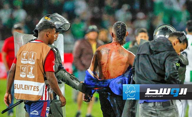 فيديو وصور.. قتال شوارع بالسواطير والسكاكين في الدوري الكولومبي