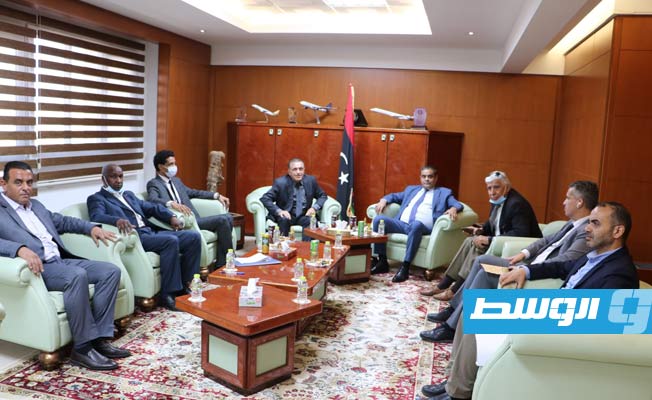 وزير المواصلات يبحث استئناف الرحلات الجوية إلى مالطا