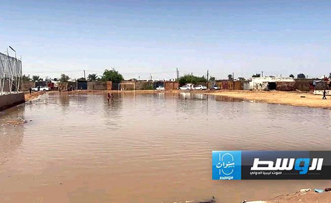 حماد يعلن حالة الطوارئ ويشكل «لجنة» لمواجهة تداعيات السيول في سبها ومناطق الجنوب