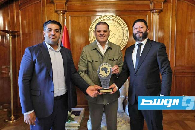 الدبيبة يكرّم صناع فيلم «صعود» بعد فوزه بجائزة أفضل فيلم أفريقي