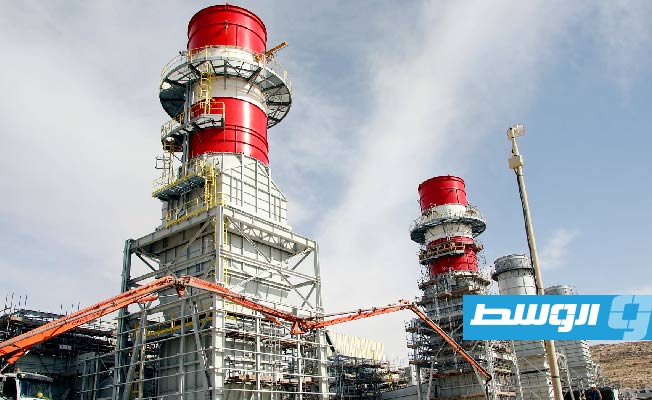 وصول باخرة محملة بمعدات لمشروع محطة كهرباء طبرق