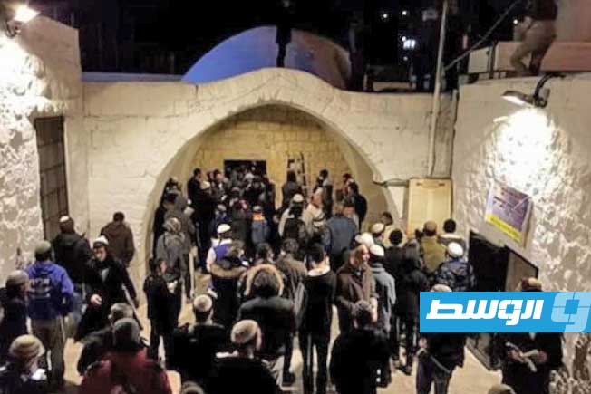 بينهم سموتريتش.. آلاف المستوطنين يقتحمون «مقام يوسف» بنابلس