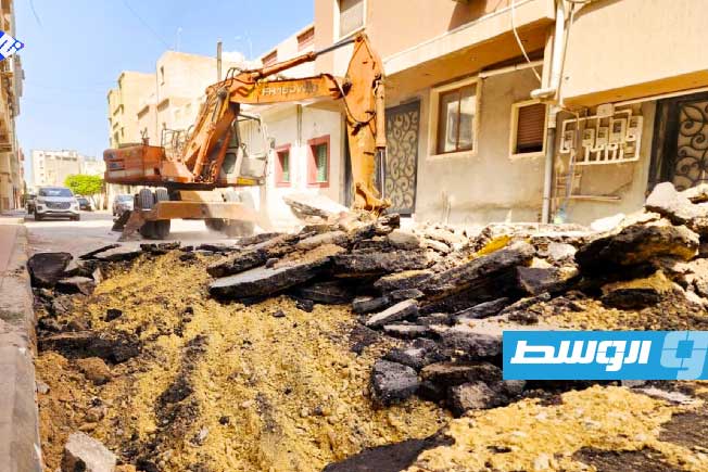 بدء أعمال إعادة رصف طريق «رأس حسن - زناتة»