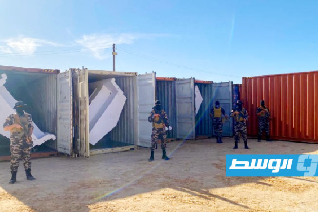ضبط 59 حاوية في مصراتة محملة بقوارب تستخدم في عمليات الهجرة
