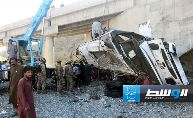 14 قتيلا في انقلاب حافلة عائدة من حفل زفاف بباكستان.. والعروس الناجية الوحيدة