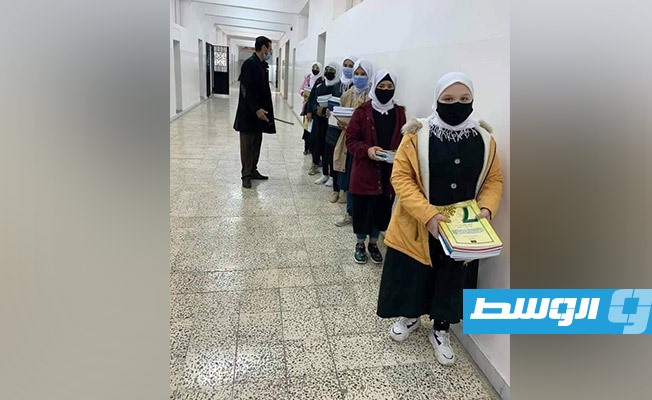 مراقبة تعليم سرت تشرع في توزيع الكتاب المدرسي على الطلاب
