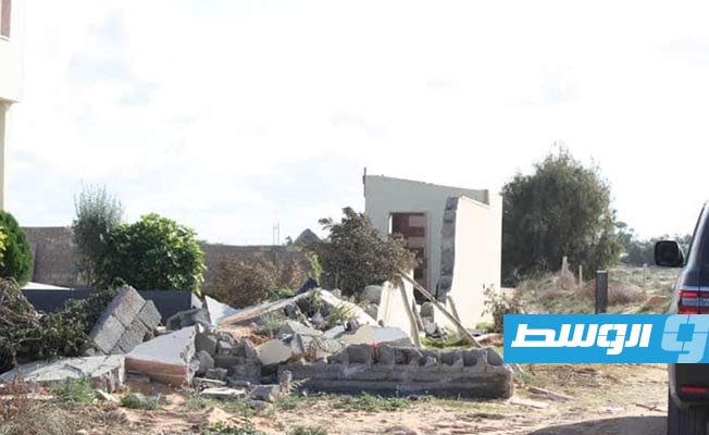 انتهاء المرحلة الثانية من إزالة شاليهات غابة قصر خيار (صور)