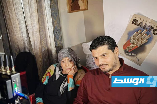 عماد بن حامد ينشر صورة تجمعه بالفنانة لطيفة إبراهيم ضمن فريق «زناقي العز»
