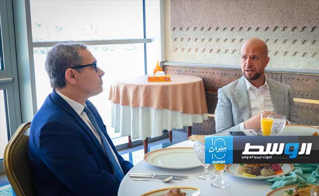 برنت ووليد اللافي يبحثان تعزيز التعاون في تكنولوجيا المعلومات والاتصالات