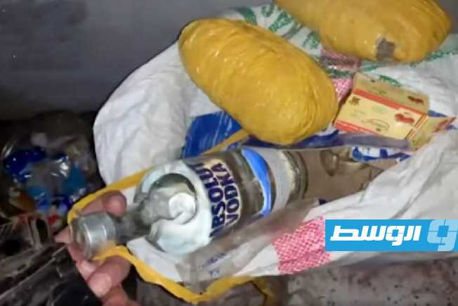 مصادرة خمور ومخدرات خلال مداهمة في القطرون (فيديو)