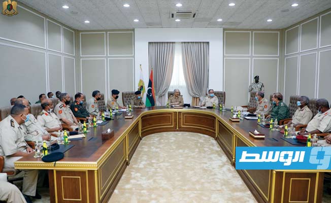 حفتر يجتمع بأمراء المناطق العسكرية بالجنوب