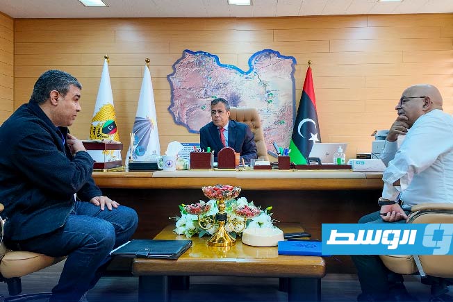 بومطاري يجتمع مع مندوب من ديوان المحاسبة لمناقشة ميزانية النهر الصناعي