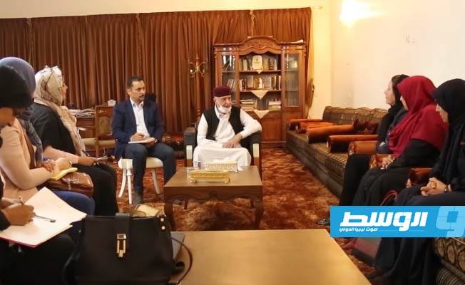 عقيلة صالح يلتقي شباب مناطق بنغازي الكبرى وحقوقيات وأكاديميات وأعيان العواقير