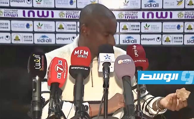 مدرب الوداد يكشف تفاصيل تعرض لاعبيه لعاصفة الحجارة أمام الجيش الملكي