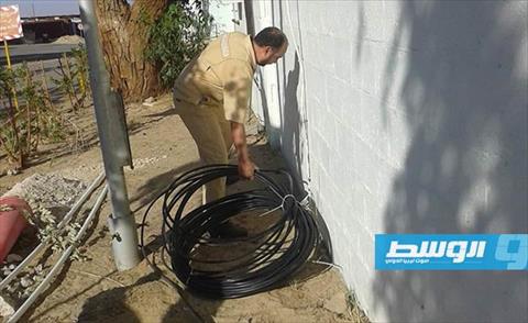 تركيب خط ألياف ضوئية داخل حقل السرير النفطي