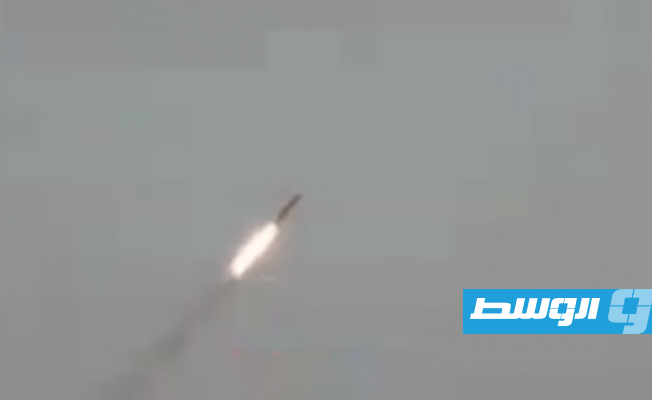 إيران تكشف عن صاروخ قادر على إصابة السفن الأميركية في المحيط الهندي والبحرين المتوسط والأحمر