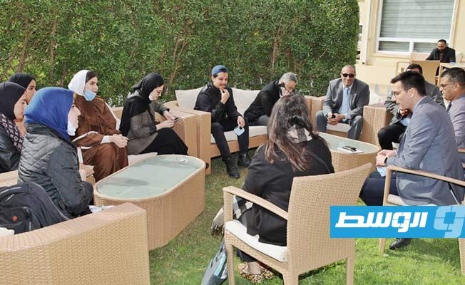 خلال مباحثات في بنغازي.. سفير الاتحاد الأوروبي يؤكد ضرورة «التنظيم السريع» للانتخابات