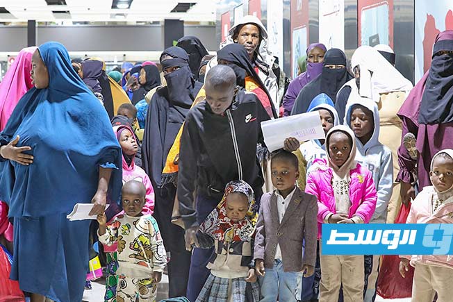 ترحيل مهاجرين غير قانونيين من النيجر عبر مطار معيتيقة