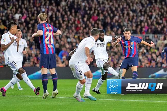 ريال مدريد يتحدى برشلونة في «كلاسيكو الأرض».. الأحد