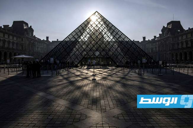 متحف اللوفر يعاود الإغلاق بعد تجديد الموظفين إضرابهم
