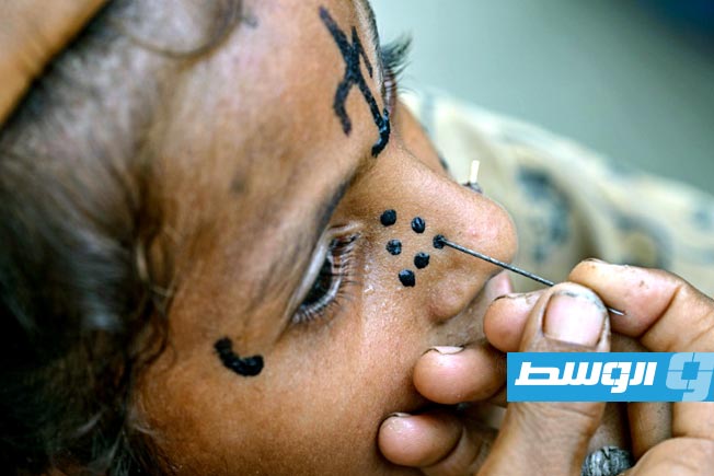 الوشم الهندوسي على وجوه النساء.. تقليد يتراجع في باكستان