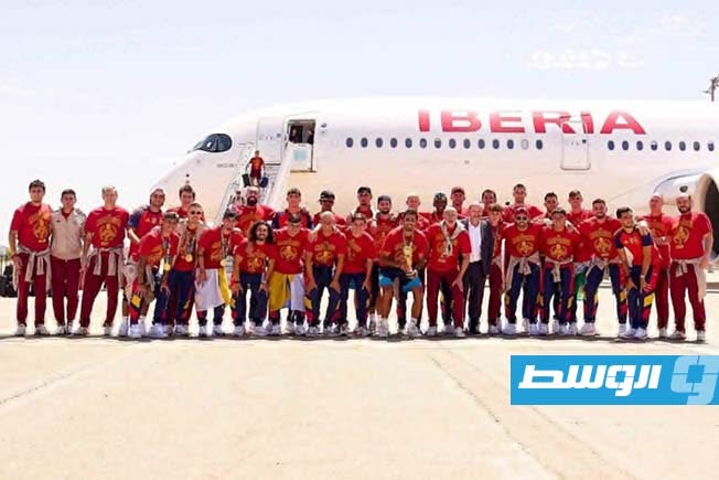 استقبال الأبطال.. طائرة منتخب إسبانيا تحط في مدريد حاملة كأس العالم