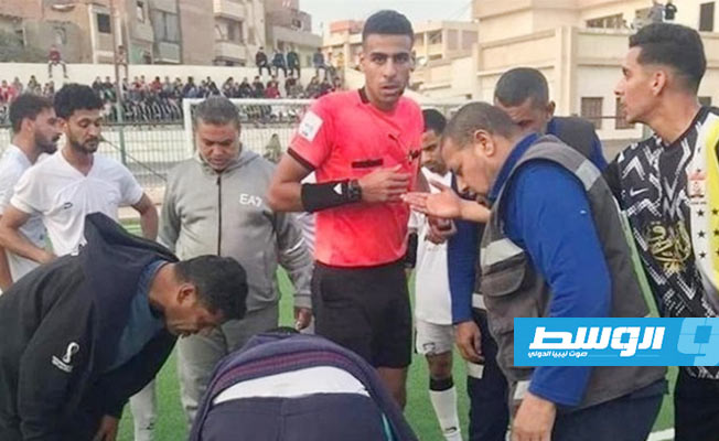 حكم مصري يتقمص دور الطبيب لينقذ لاعبا من الموت