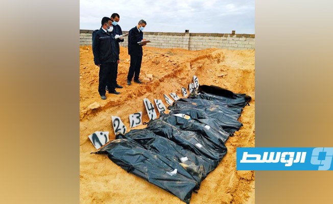 دفن عدد من الجثامين تعود لمهاجرين قذفتها مياه البحر على شاطئ زليتن