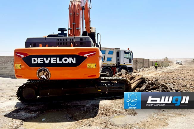 بدء رصف طريق التسليح في طبرق