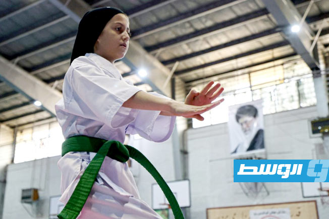 من عمر 5 أعوام.. فتيات إيرانيات يواجهن الحواجز الاجتماعية بالكاراتيه
